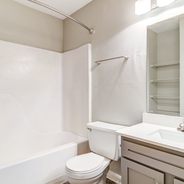 Summit Station - Bathroom with Bathtub